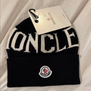 Women’s  Black and White Beanie